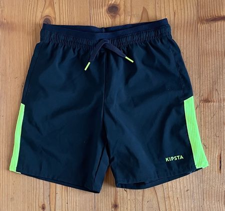 Comme neuf - Short de sport Kipsta, taille 10/11 ans