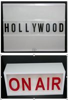 Leuchtboxen "On Air" und "Kino Programm", beleuchtet