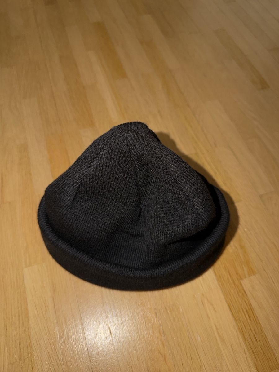 Asos Copricapi, berretti & cappellini: Schwarzer, kleiner Beanie – Usato da Zürich venduto da wid_f885 1