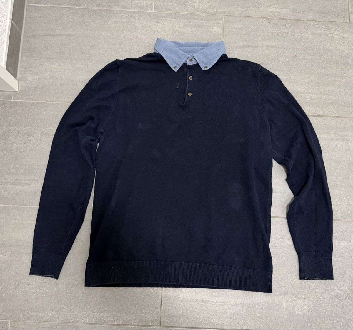 Magliette Polo: Herren Pullover dunkelblau mit Kragen Grösse L  – Usato da Oberglatt ZH venduto da eve_6nj8