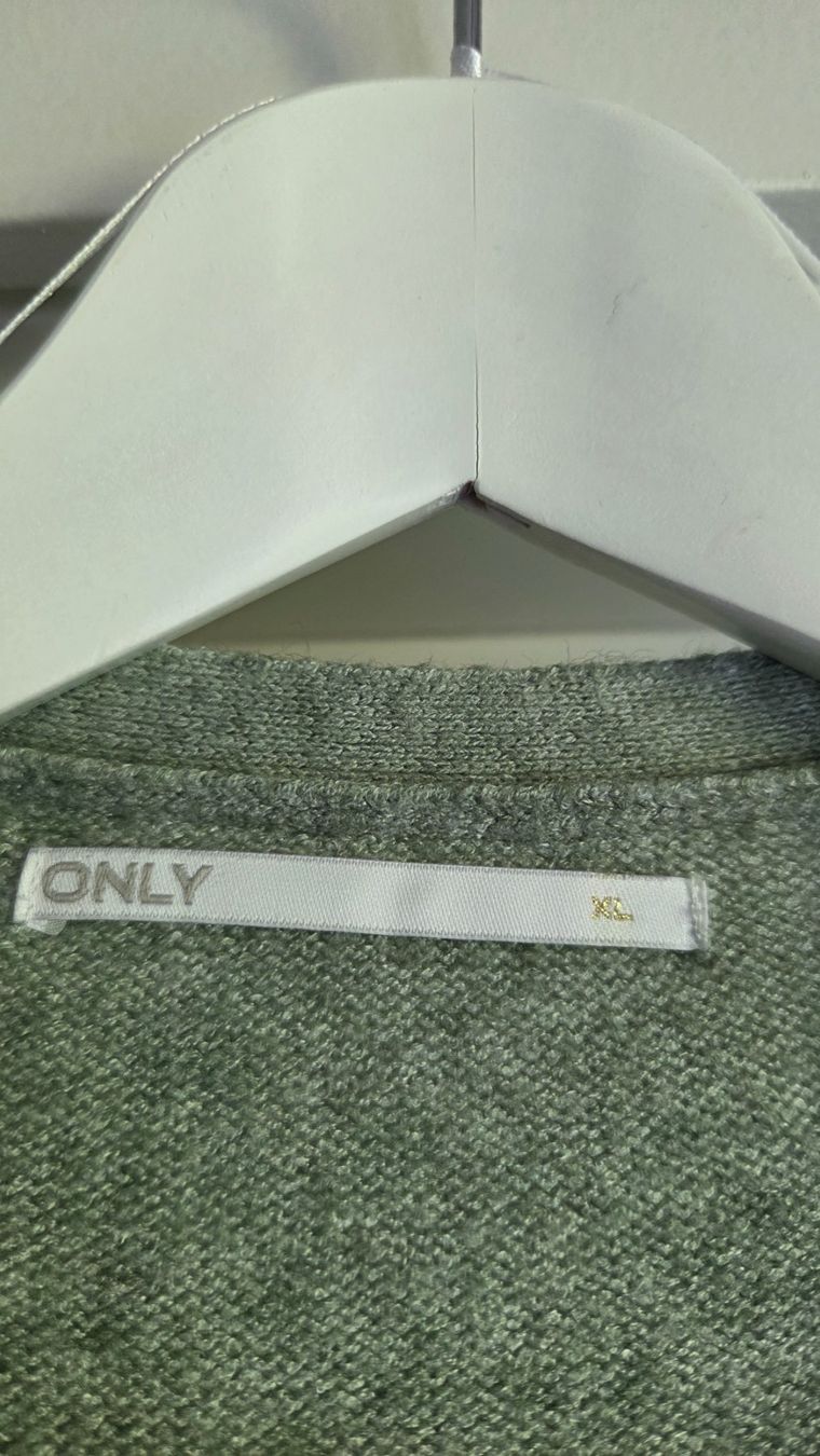 Only Giacche: Gemütliche Strickjacke Farbe Salbei, XL – Usato da Fislisbach venduto da Maieriisli25 1
