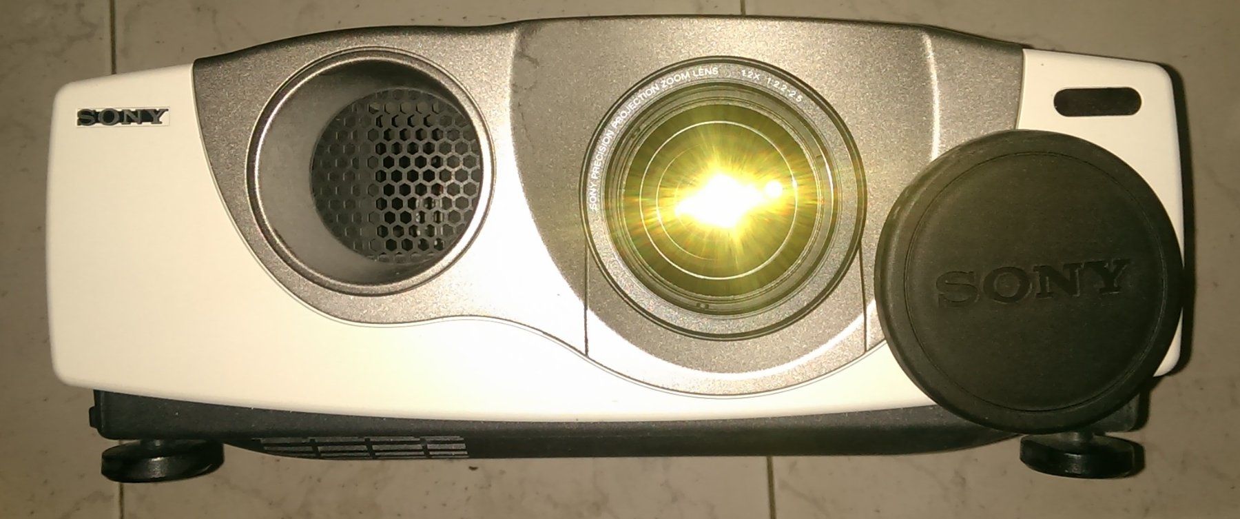 Sony Proiettori: Videobeamer Sony VPL-VW10HT – Usato da Effretikon venduto da mol_fv68