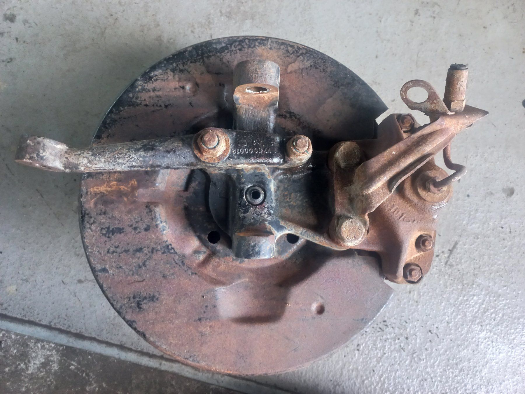 Volkswagen Tutti pezzi di ricambio auto: Oldtimer Achsschenkel Radnaben Bremszangen L+R VW  Käfer ?? – Usato da Dulliken venduto da mopar030 2