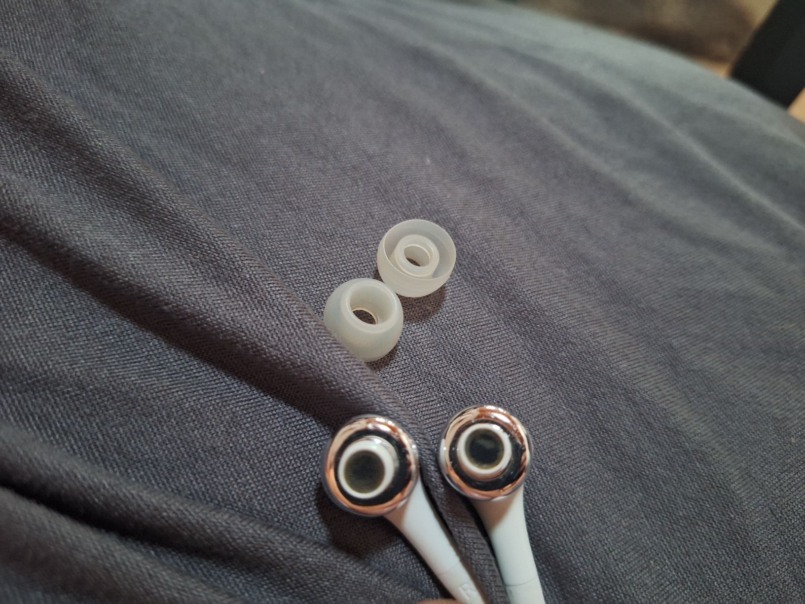 Samsung Casques audio: Écouteurs Samsung blancs utilisés – D'occasion à Crans VD par Yobia8 3