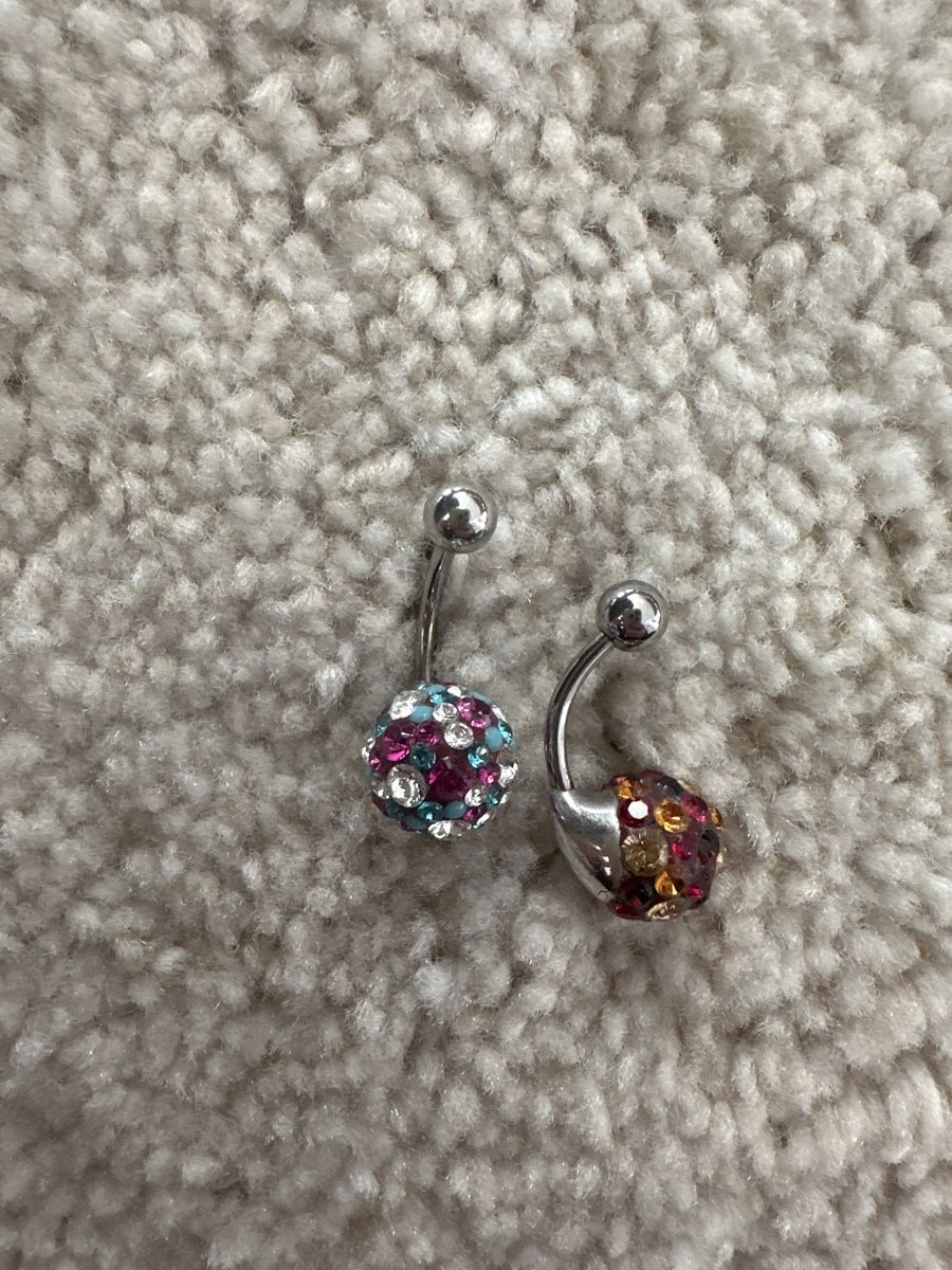 Gioielli per piercing: 2 Bauchnabelpiercings, glitzernd, neuwertig! – Nuovo (secondo la descrizione) da Kloten venduto da Mielen
