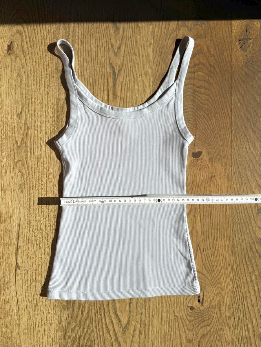 H&M Top: H&M Tank Top Hellblau Gerippt | XS – Usato da Samedan venduto da K7kgh 5