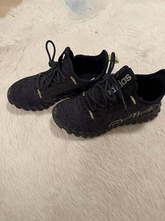 Chaussures garçon: Adidas Gr. 35.5 – D'occasion à Glattpark(Opfikon) par humanpro 2