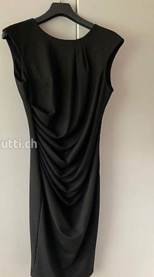 Vestiti: Schwarzes Kleid Grösse XL – Usato da Entlebuch venduto da Leepalusi
