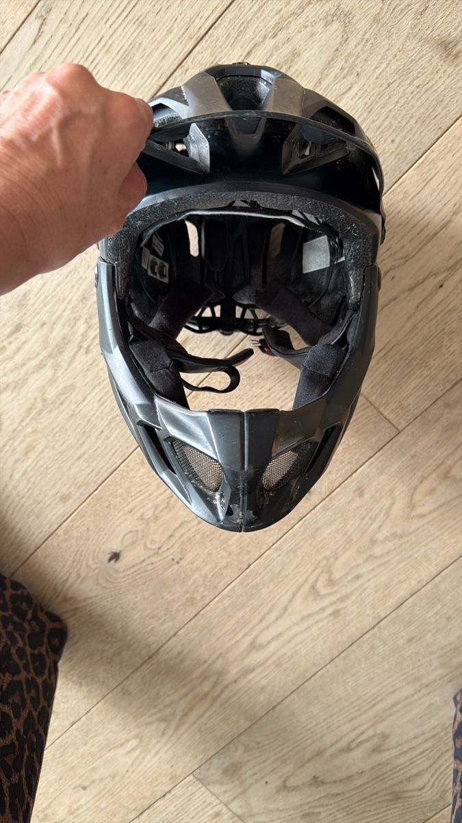 Helme: Downhill Helm Kinder – Gebraucht aus Goldiwil (Thun) von Chicita_fank 2