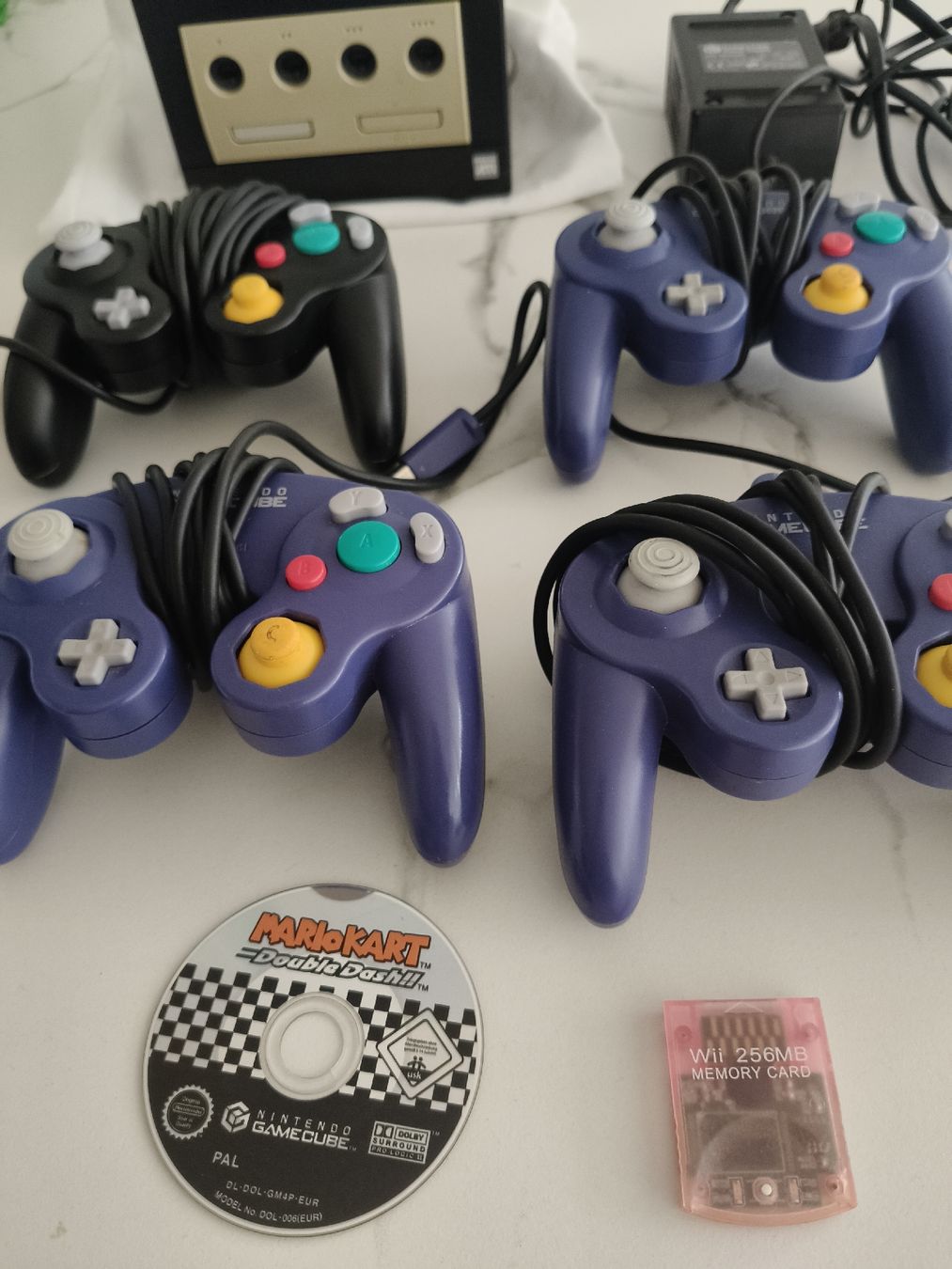 Nintendo Console: Nintendo Gamecube Schwarz mit 4 Controller + Mario Kart Voll – Usato da Oensingen venduto da ece_8k7q 1