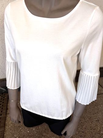 Elegantes Blusen-Shirt, crème mit Plissee-Aermel, Grösse M/L