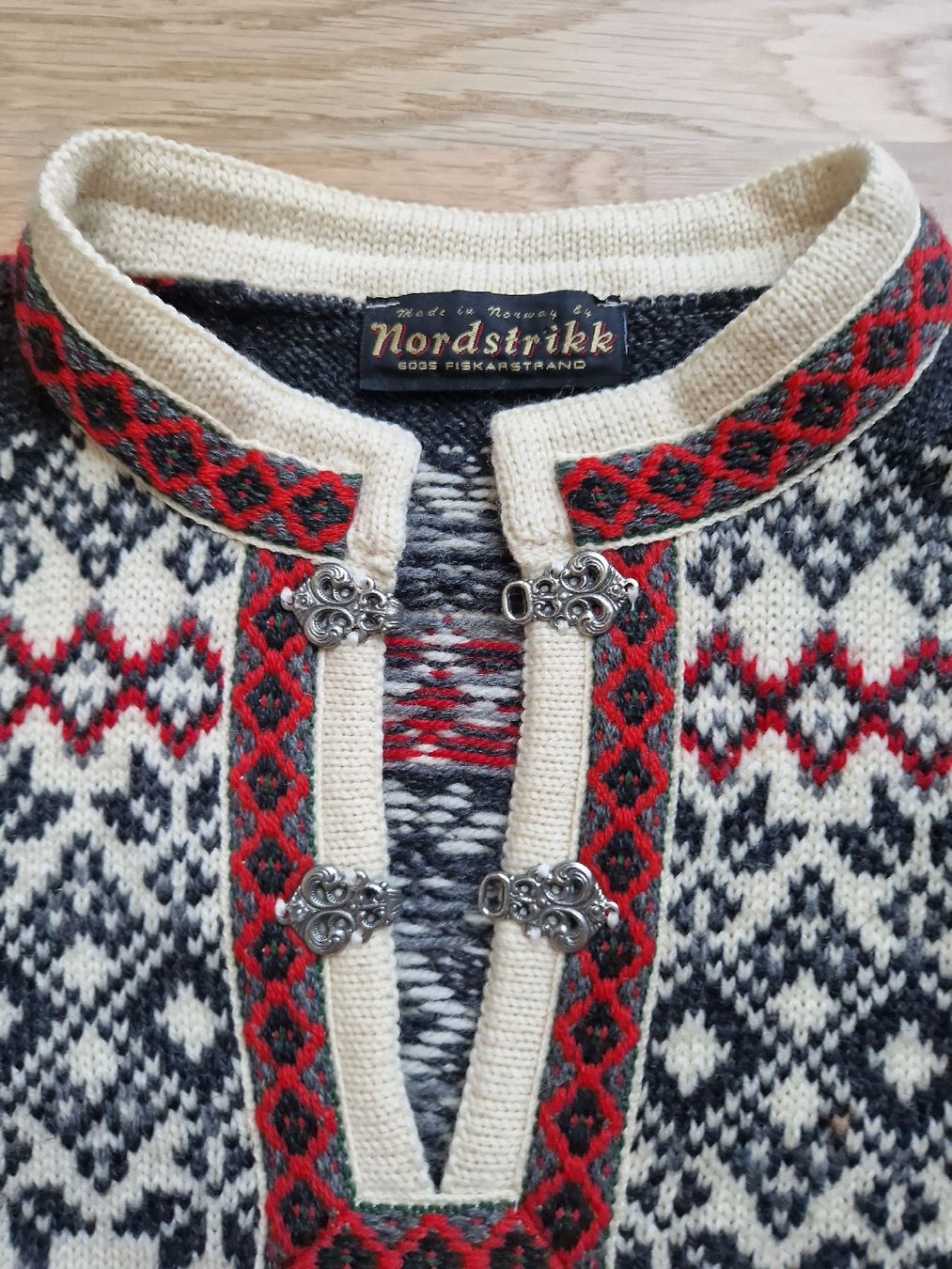Pulls & Sweat-shirts: Pull Nordstrikk Laine Traditionnel Scandinave – D'occasion à Denges par elo_2zgb 1