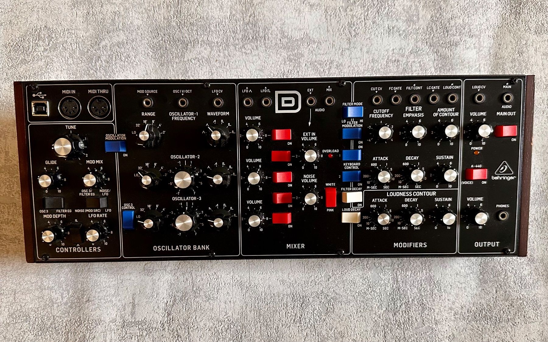 Behringer Musikinstrumente: Behringer Model D Synthesizer – Gebraucht aus Binningen von spo_dd7f