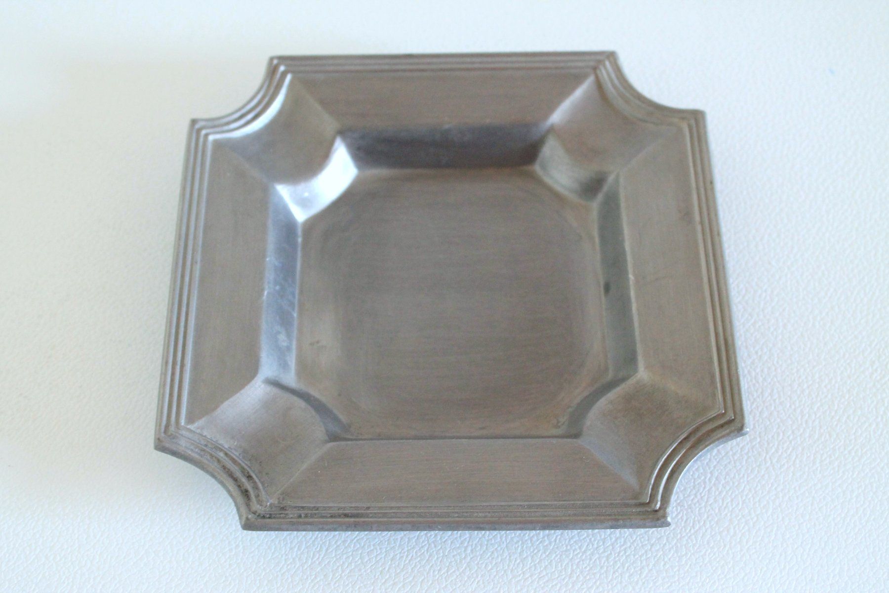 Portacenere: Zinn SCHALE / Aschenbecher 16x16 cm – Usato da Rebstein venduto da QuasarVincent