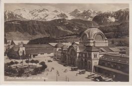 Luzern - Bahnhof 1929 mit Blick auf die Alpen.