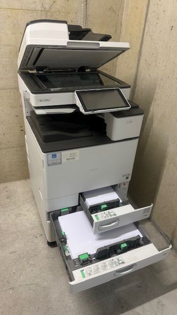 Imprimantes: Ricoh MP C3004 Multifunktionsdrucker – D'occasion à Rotkreuz par Reinfisch 1
