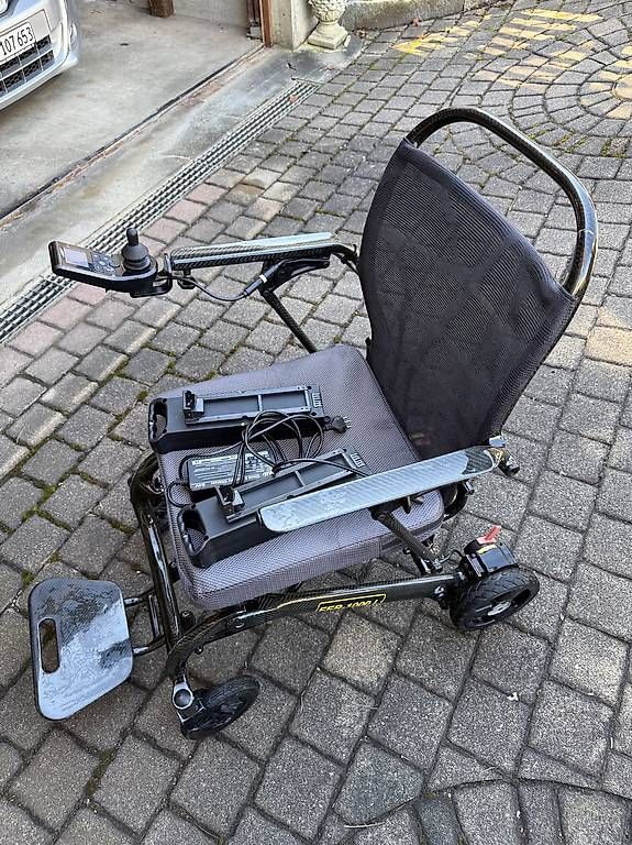 Sedie a rotelle: Top Elektro Rollstuhl, leicht  – Usato da Liestal venduto da patakuna