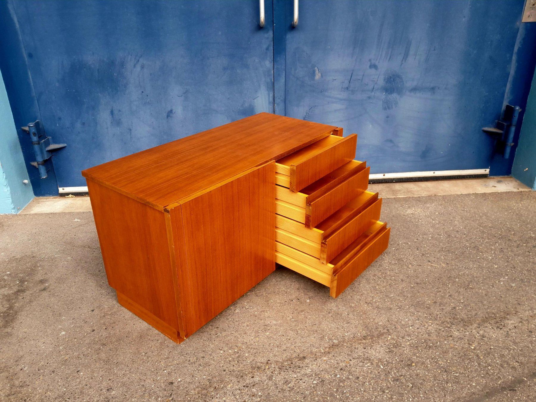 Cassettiere: Vintage Kommode / Sideboard  - Swiss made – Usato da Männedorf venduto da Bel-view 3