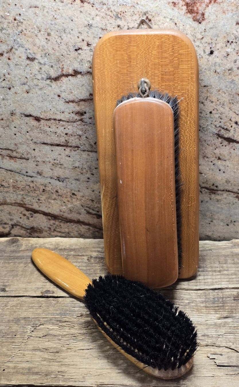 Altro in  Abbigliamento & Accessori: Schuhputzset Bernhard Bern Holz Bürsten 3-teilig – Usato da Walkringen venduto da Vanuca 5