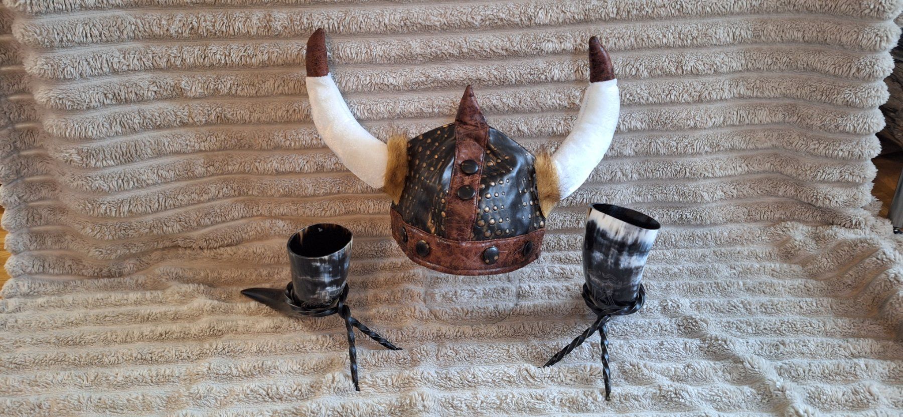 Costumi: Mittelalter Wikinger Hut Kostüm – Usato da Wetzikon ZH venduto da NaWetzi 1