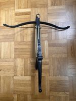 Arbalète pistolet cobra avec 1 flèche, bon état