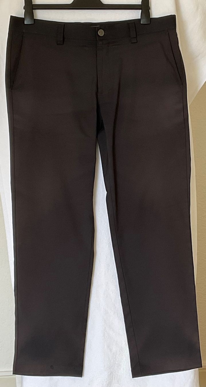 Calvin Klein Pantaloni: Calvin Klein golf pantalon noir – Usato da Corseaux venduto da Mililaforet75