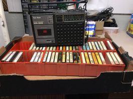 Musikkassetten mit Radiorekorder