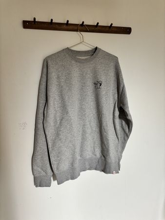 Revolution Pullover Grau