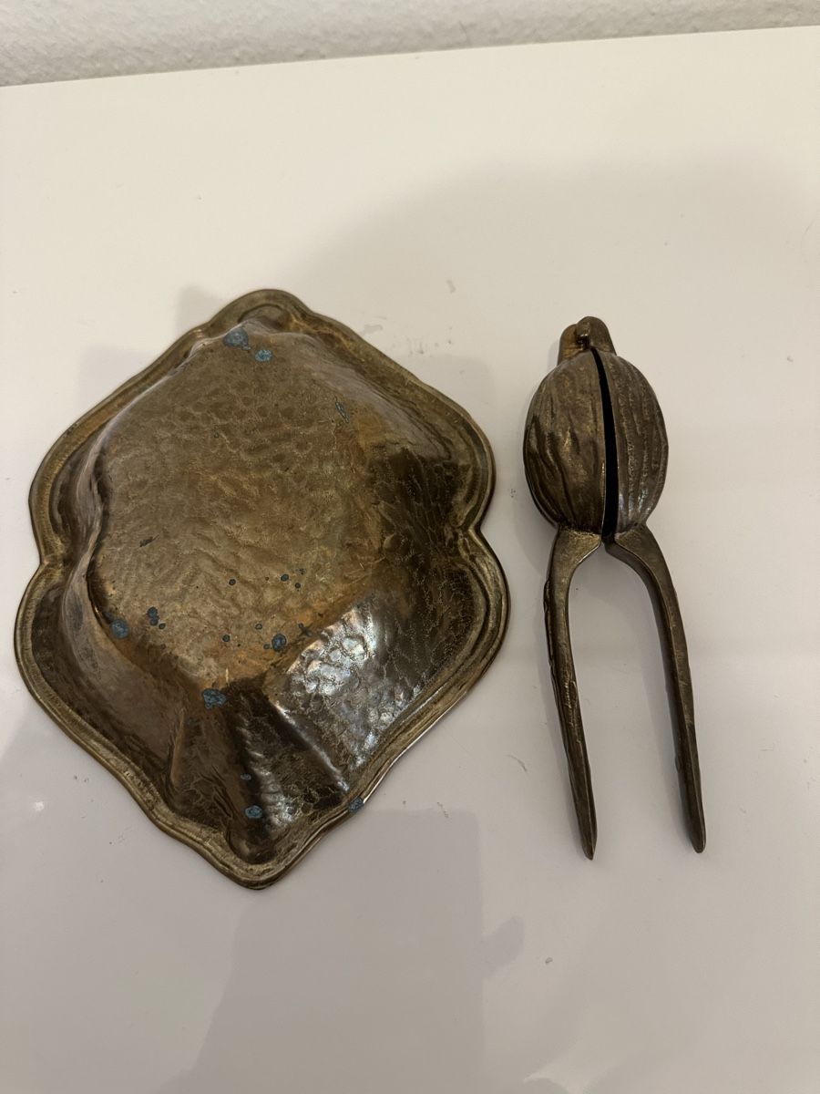 Schalen: Nussknacker und Nussschale aus Messing – Gebraucht aus Basel von Ivana_4 3