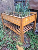 Hochbeet aus Holz mit Ablage - Ideal für den Garten!