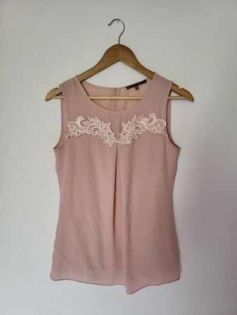 Edles Top altrosa mit Spitzeapplikation Gr. 36/M