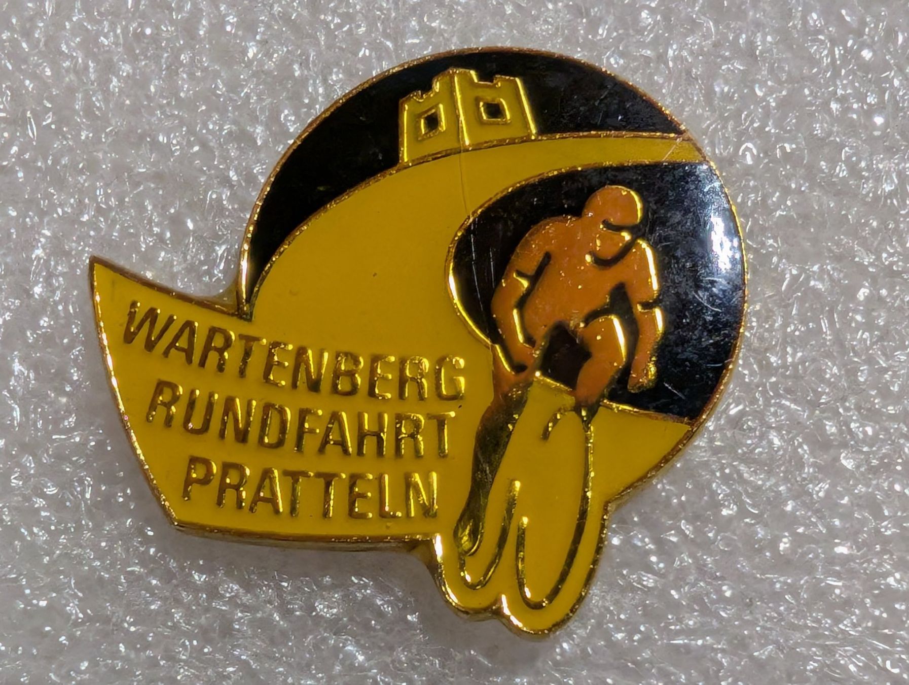 Placchette & Badge: Ansteckpin 264: Wartenberg Rundfahrt Pratteln – Usato da Oppligen venduto da Pin-Fall-Shop