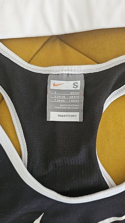 Nike Top: Top Nike – Usato da Mauren venduto da ehr_5cy6 3