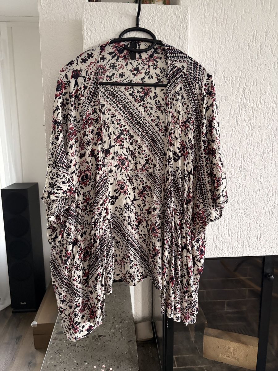 Kimonos: Sommerlicher Kimono mit Blumenmuster, Gr. S/M – Gebraucht aus Lachen SZ von AnSi88