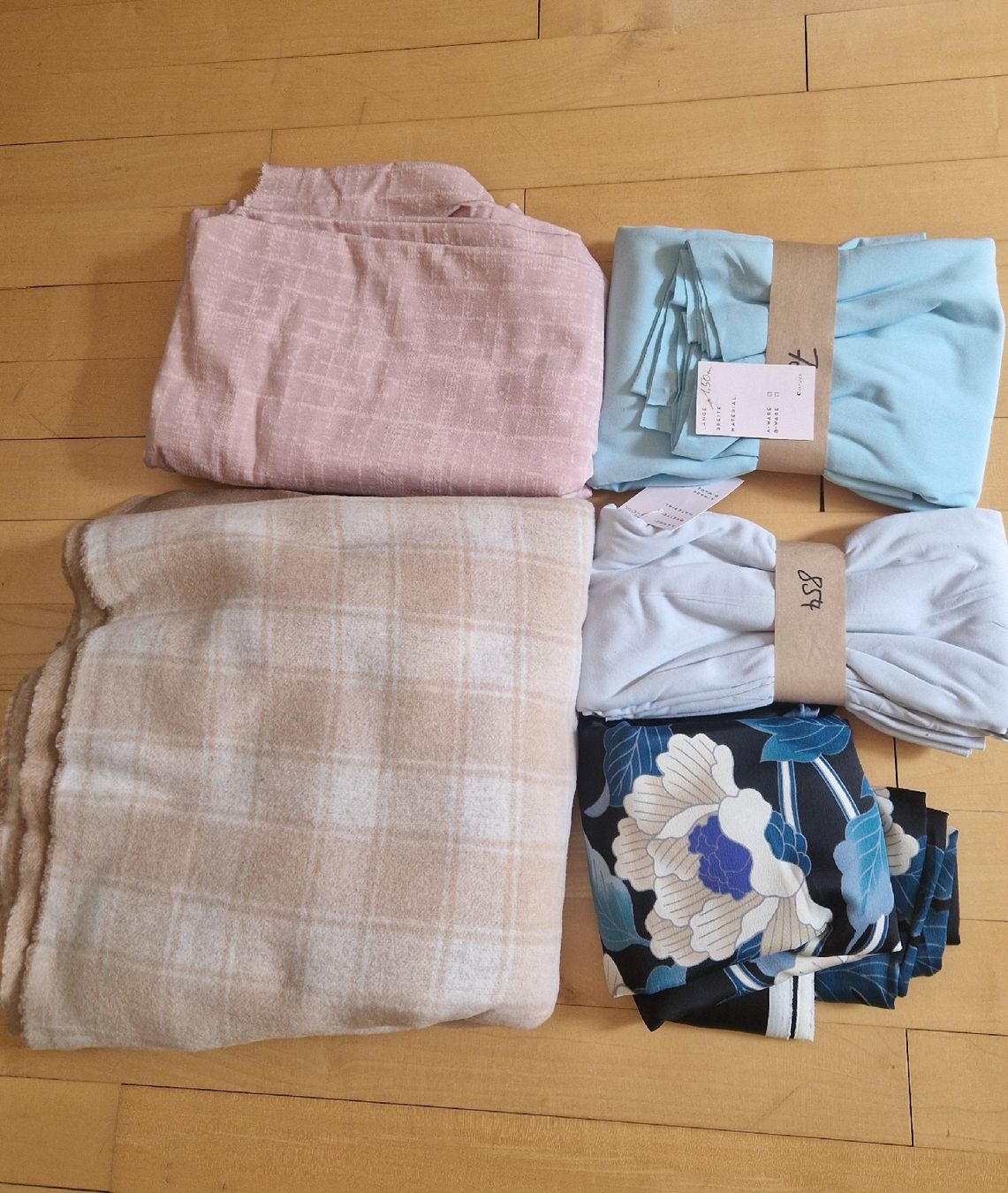Stoffe: Stoffpaket – Neu und originalverpackt aus Bern von Blackcrx