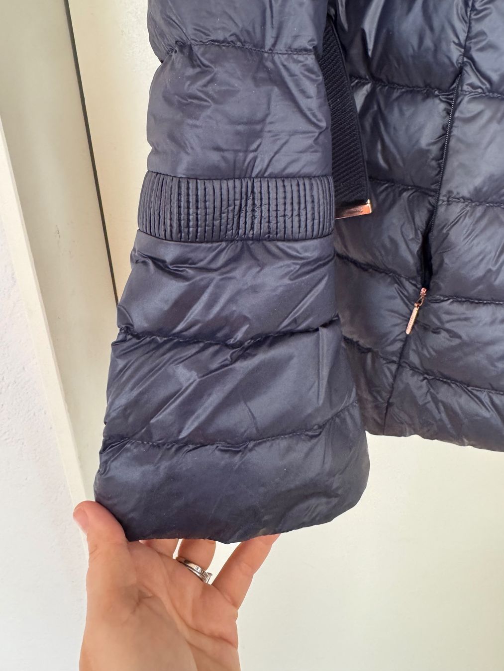 Ted Baker Giacche: Ted Baker Down Padded Coat, Size 2, Navy, Fur Collar – Nuovo (secondo la descrizione) da Jonen venduto da alanwales 2
