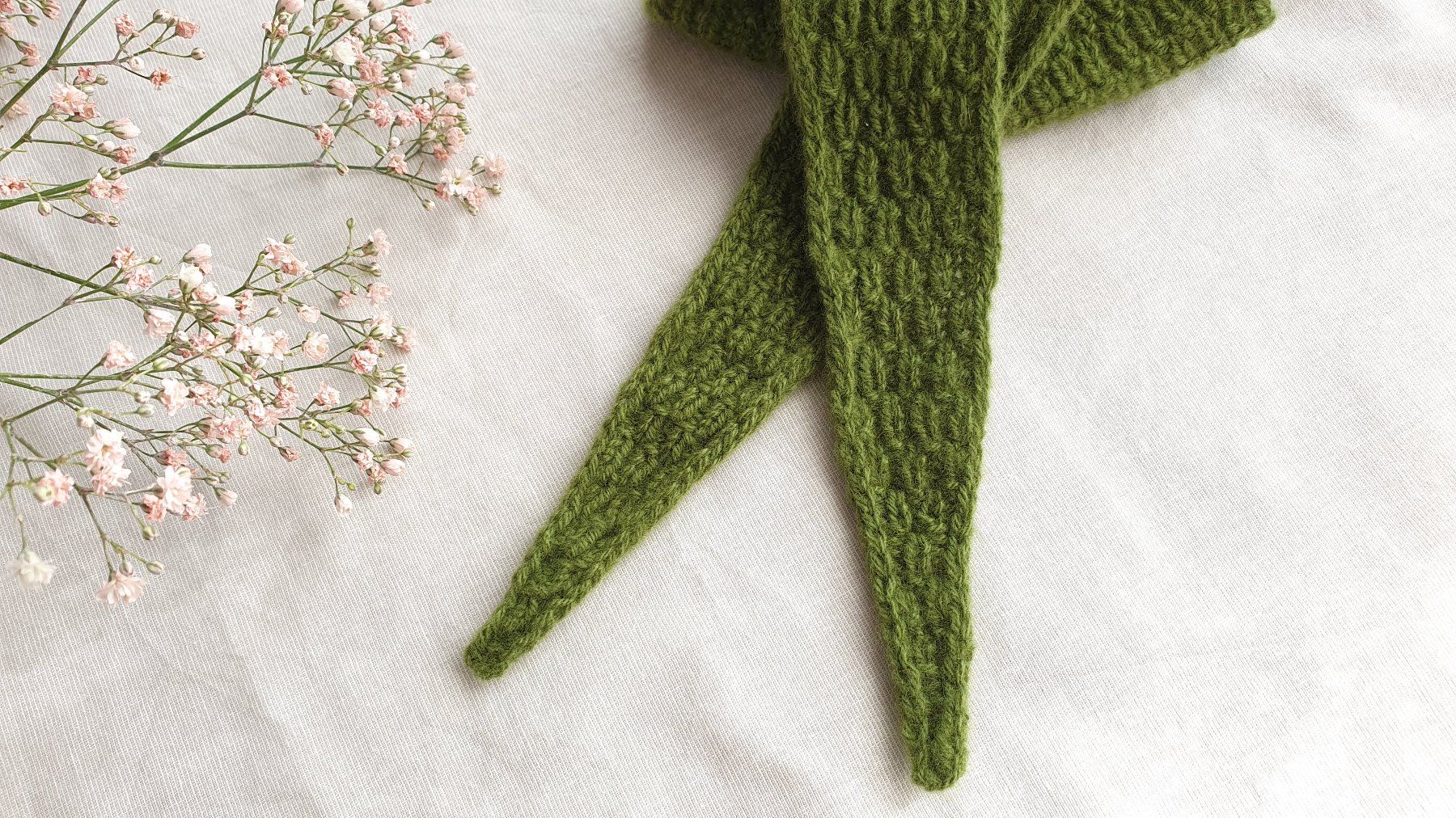 Foulard & Sciarpe: Mini scarf, Strickschal, Handgestrickt, Unikat, Geschenk – Nuovo e nell'imballaggio originale da Neunkirch venduto da Sandramay 3