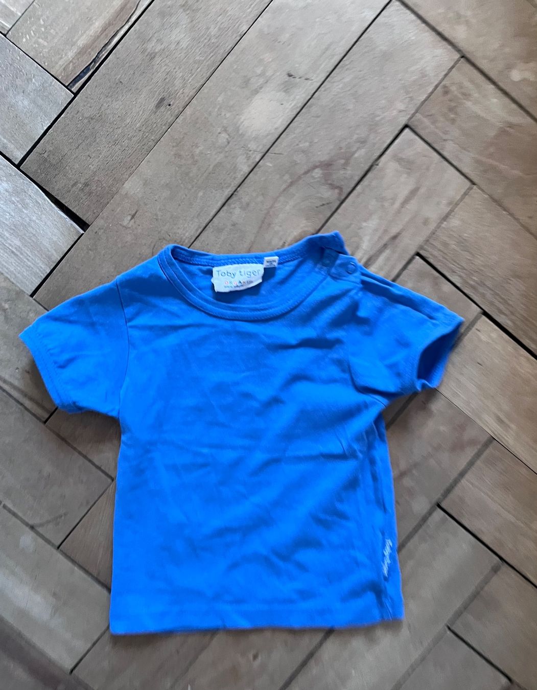 Lotti & Set di vestiti: Alana und Tobi Tiger Shirts und Strampler Baby Grösse 80 – Usato da Zürich venduto da luxurylookbook 3