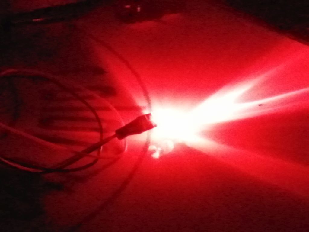 Componenti elettronici: LED rot 3mm, randlos, verkabelt – Nuovo (secondo la descrizione) da Luzern venduto da Salefactory