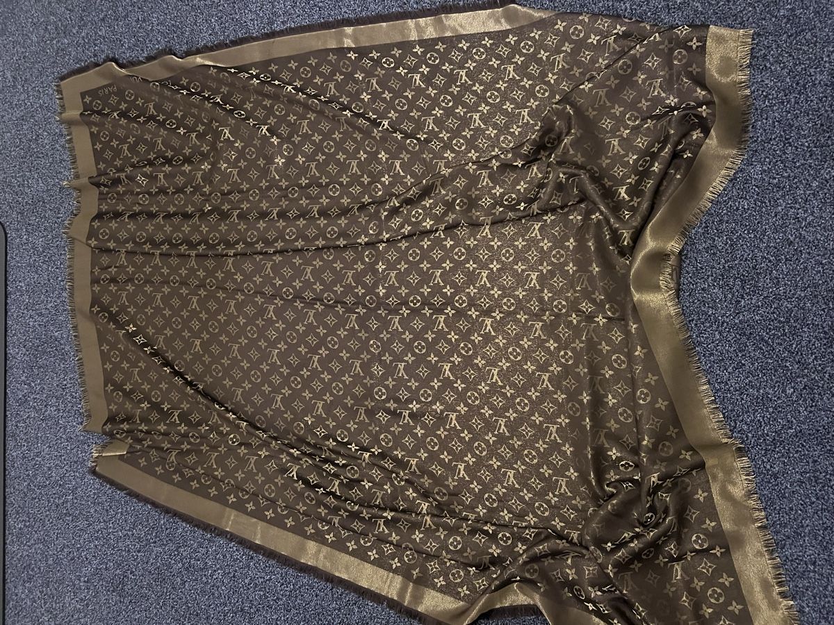 Louis Vuitton Foulard & Sciarpe: Louis Vuitton Scarf, Brown, Classic Pattern - Warm! – Usato da Baar venduto da kri_m7t2 1
