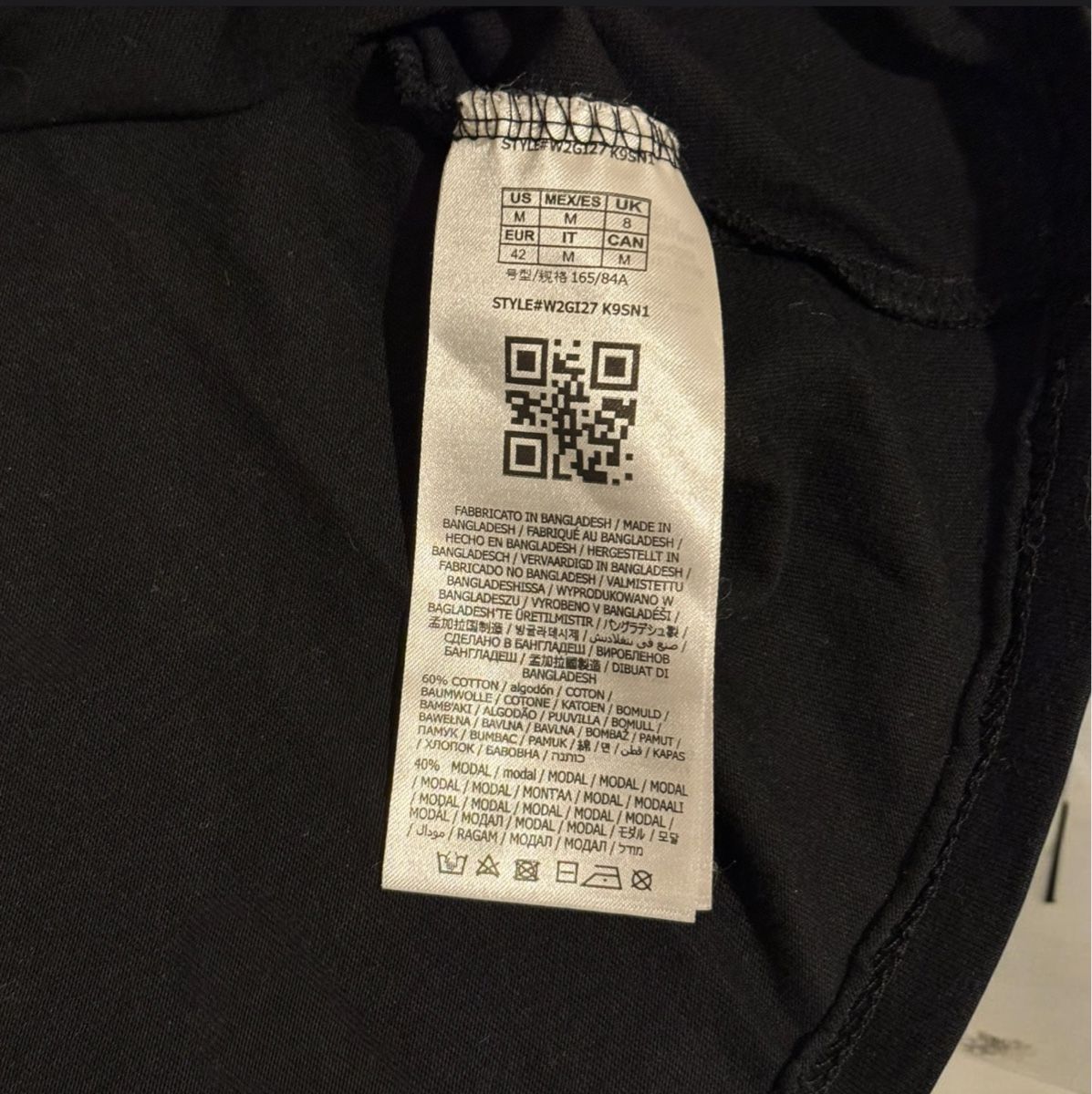 Guess T-shirt: T-shirt Guess – Nuovo (secondo la descrizione) da Châtel-St-Denis venduto da Montclair_Swiss 4