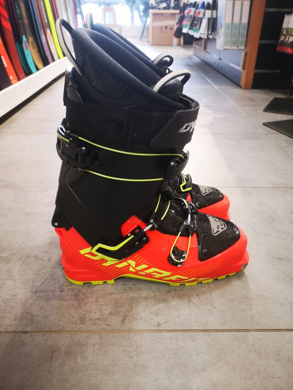 Dynafit Herrenschuhe: Skitourenschuhe Dynafit Seven Summits Gr. 27.5 – Gebraucht aus Scuol von Marco-Sport-Scuol