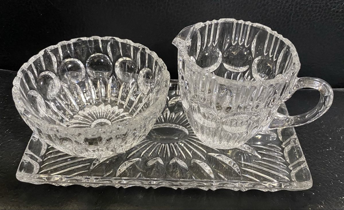 Geschirrsets: Glas Set Zuckerdose Kännchen und Serviertablett – Gebraucht aus Rheinfelden von Tigerlilli