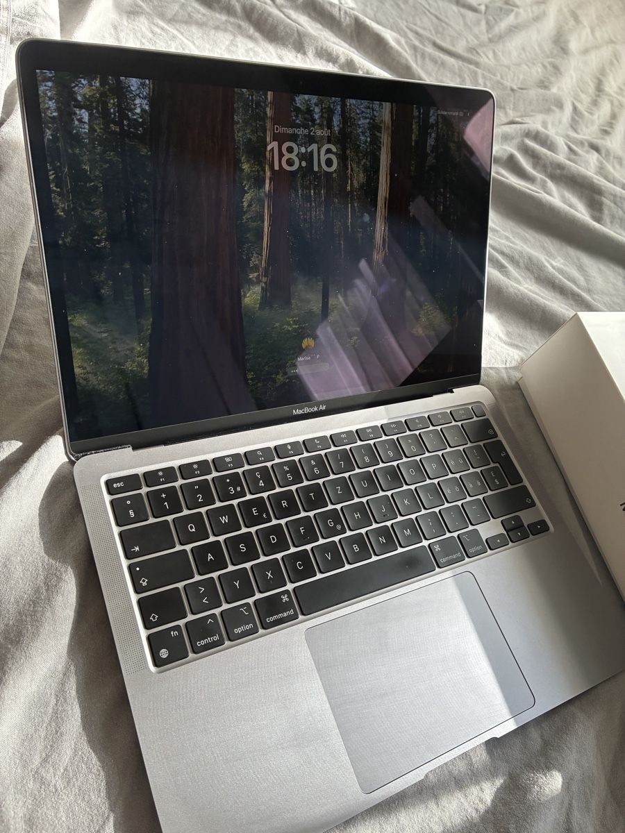 Apple Notebooks: MacBook AIR 2020, gris, avec boîte, M1 – Gebraucht aus Lausanne von pin_q6zj 1