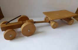 Toller Holz Traktor mit Anhänger, 53,0cm, Unikat