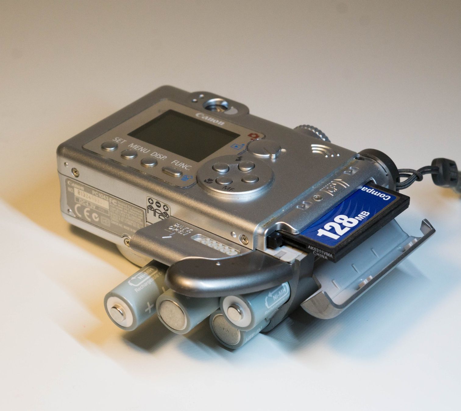 Canon Appareil photo: Canon PowerShot A70 3.0MP Digital Camera - Silver – D'occasion à Thörishaus par vintagger 8