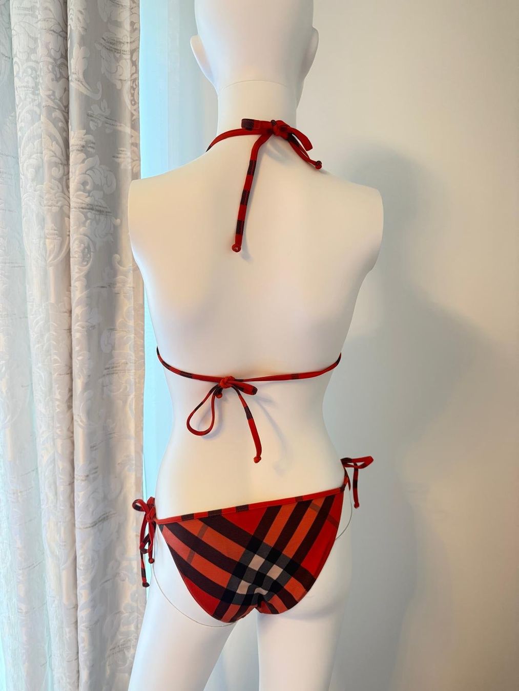 Burberry Costumi da bagno & Bikini: Burberry Triangel-Bikini mit ikonischem Karomuster – Usato da Oberarth venduto da SSS. 2