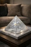 Lemurian Bergkristall-Pyramide I Premium-Qualität 15 × 15 cm