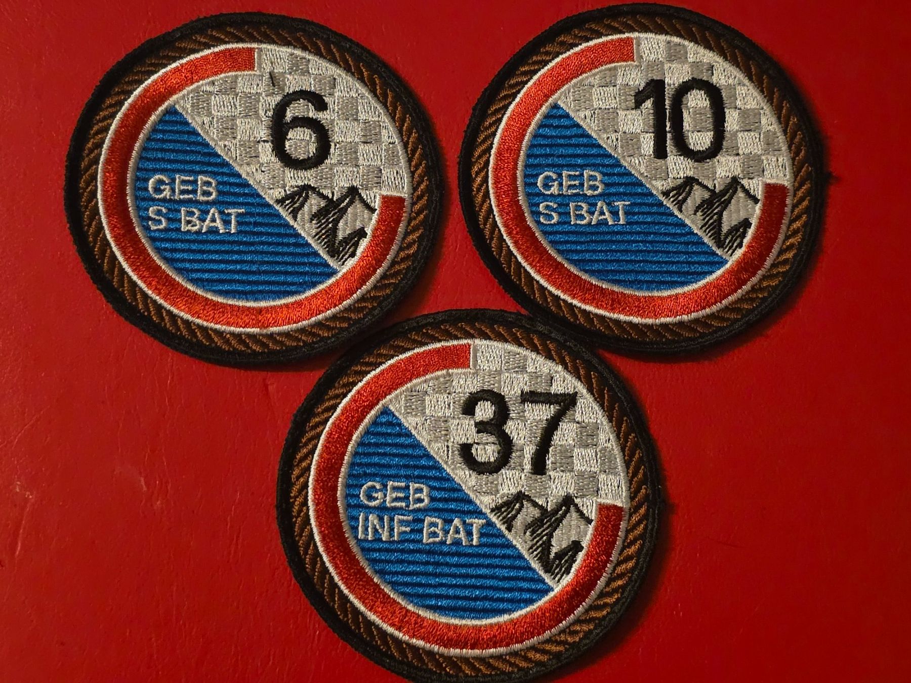 Schweizer Armee Plaketten & Abzeichen: 3 Badges Geb Abzeichen – Gebraucht aus Nyon von freetoys08