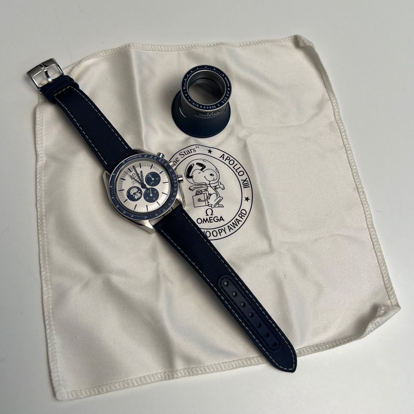 Omega Orologi: Omega Speedmaster Snoopy 50 ans – Nuovo e nell'imballaggio originale da Grand-Lancy venduto da Zephyr.26 2
